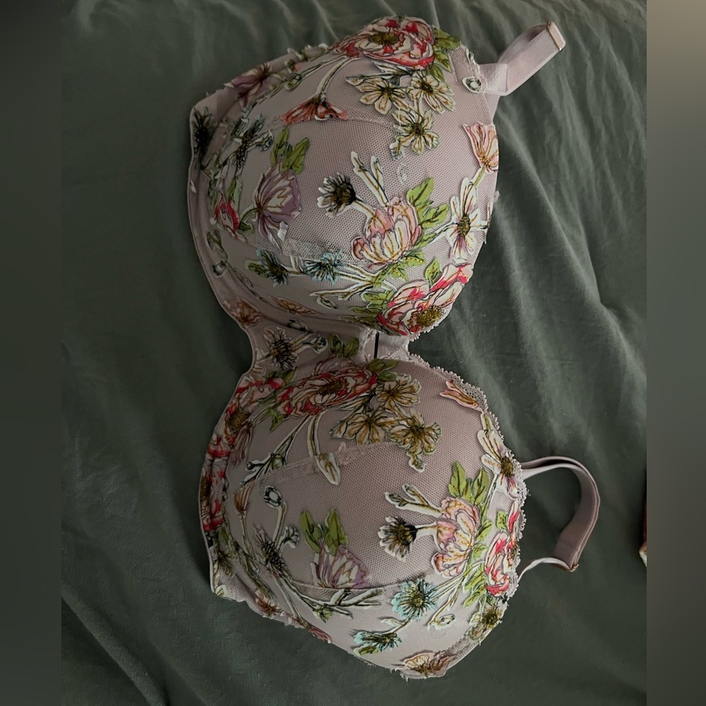 Victoria's Secret Multicolor Floral Lace Bra